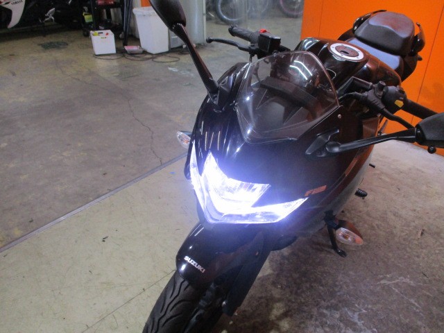 見てください！この綺麗なヘッドライト！これで純正だから凄いですよね！！勿論通販も大歓迎の一台ですよ！